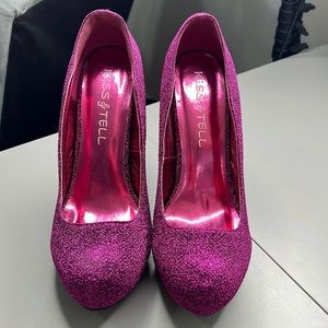 Heels by Kiss &Tell Magenta 9 used like new